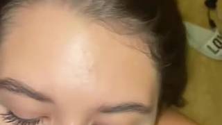 Jovem safada é fodida no quarto com prazer