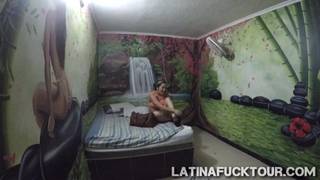 Esta latina mamacita chupa um pau antes de levá-lo na buceta Esta latina mamacita chupa um pau antes de levá-lo na buceta