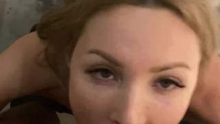 Na máquina de exercícios, ele a fode com muito mais vontade