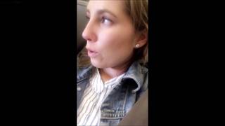 Essa jovem amadora masturba sua buceta e tem um orgasmo no trem!