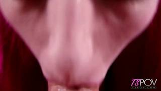 Natalie Stone se comporta como uma estudante mimada chupando pau