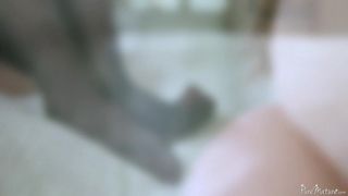 A madrasta fode o enteado depois de ter tomado um banho!