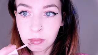 A mulher na webcam se masturba sozinha e fica molhada A mulher na webcam se masturba sozinha e fica molhada