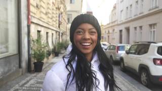O que você faria se encontrasse uma negra com as tetas ao ar