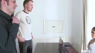 Foxy Tiger e Sam Bourne, a ruiva velha é fodida violentamente Foxy Tiger e Sam Bourne, a ruiva velha é fodida violentamente