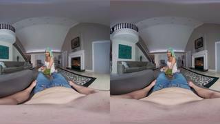Domino Presley está feliz sendo penetrada por um homem em porno VR
