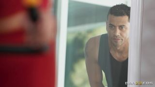 Payton Preslee fica mais excitada ao transar com Alex Jones