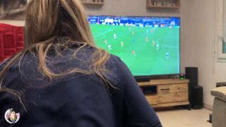 Antes do jogo da França, a loira fode para lhes dar boa sorte