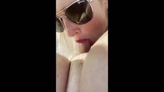 Nem imagina o quanto essa loira curte fodendo e mamando lá fora