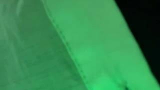 MILF excitada no trabalho vai ao banheiro para se masturbar