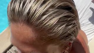 Acho que todos nós queríamos sexo oral na piscina com a boca dela