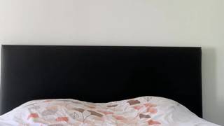 Prisca se fode a si mesma pelo cu sem se importar com nada