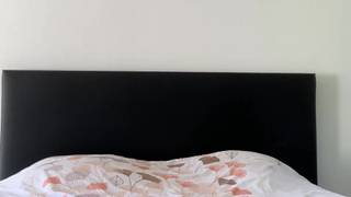 Prisca se fode a si mesma pelo cu sem se importar com nada