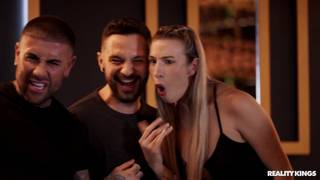 A transa sorrateira da garçonete Lia Lin com Jimmy Bud A transa sorrateira da garçonete Lia Lin com Jimmy Bud