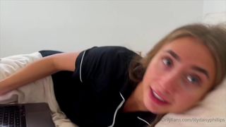 Lily Phillips é uma onlyfans que engole esta polla em POV