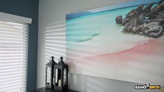 A Robot Lacey chupa o pau quando está ativada em modo puta