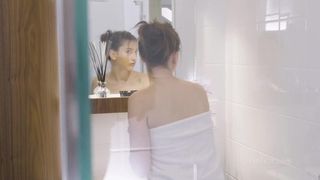 O momento mais erótico a sós de uma garota morena muito safada