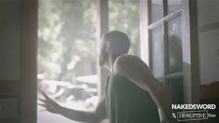 Blain O’Connor inclina Miles e fode o cu dele com uma lanterna