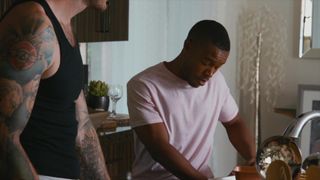 West, Amelia e Joon em um trio bissexual na cozinha!