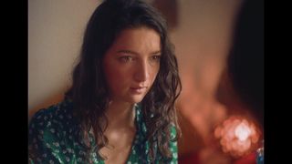 Maisy Taylor e Bunnie Bennet se divertem muito à beira do lago