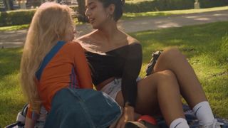 Nat Portnoy e Luna Silver exploram seus corpos quentes de lésbicas