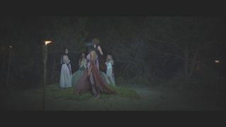 O lugar onde as bruxas lésbicas fodem nuas sob a lua