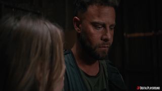 Anna Claire oferece seu cu a Seth Gamble para sobreviver
