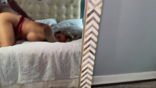 Lily teve um encontro com um negro que agora sabe que ela é tranny
